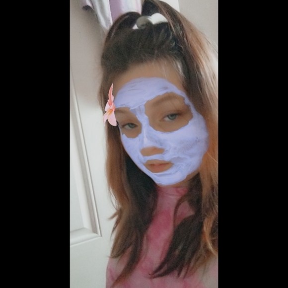 Meet your Posher! Victoria<3 - Picture 3 of 5